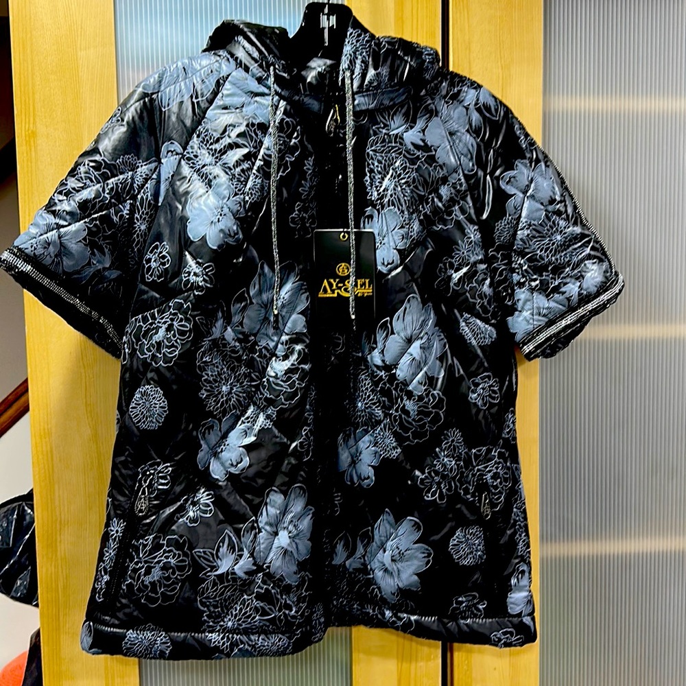 Brand new vest. Size M